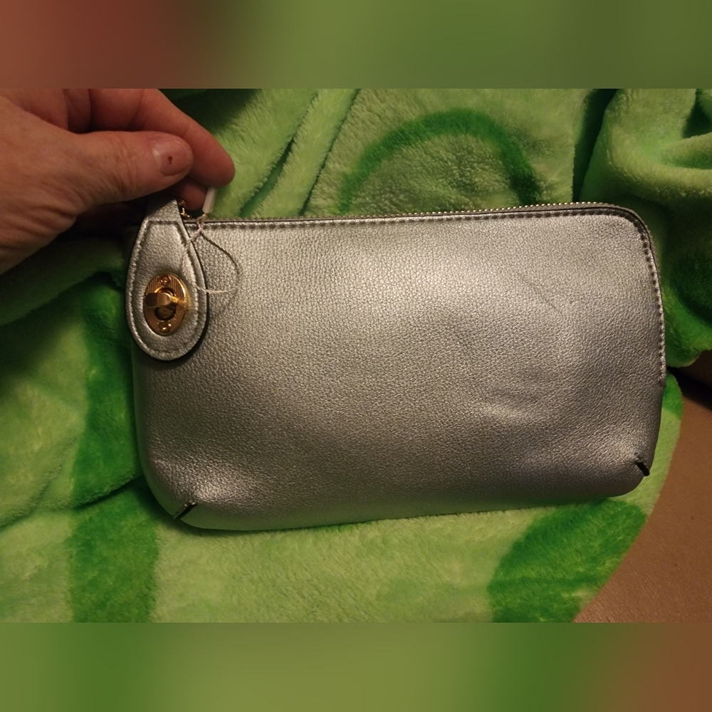 💥NEW Metallic Silver Crossbody